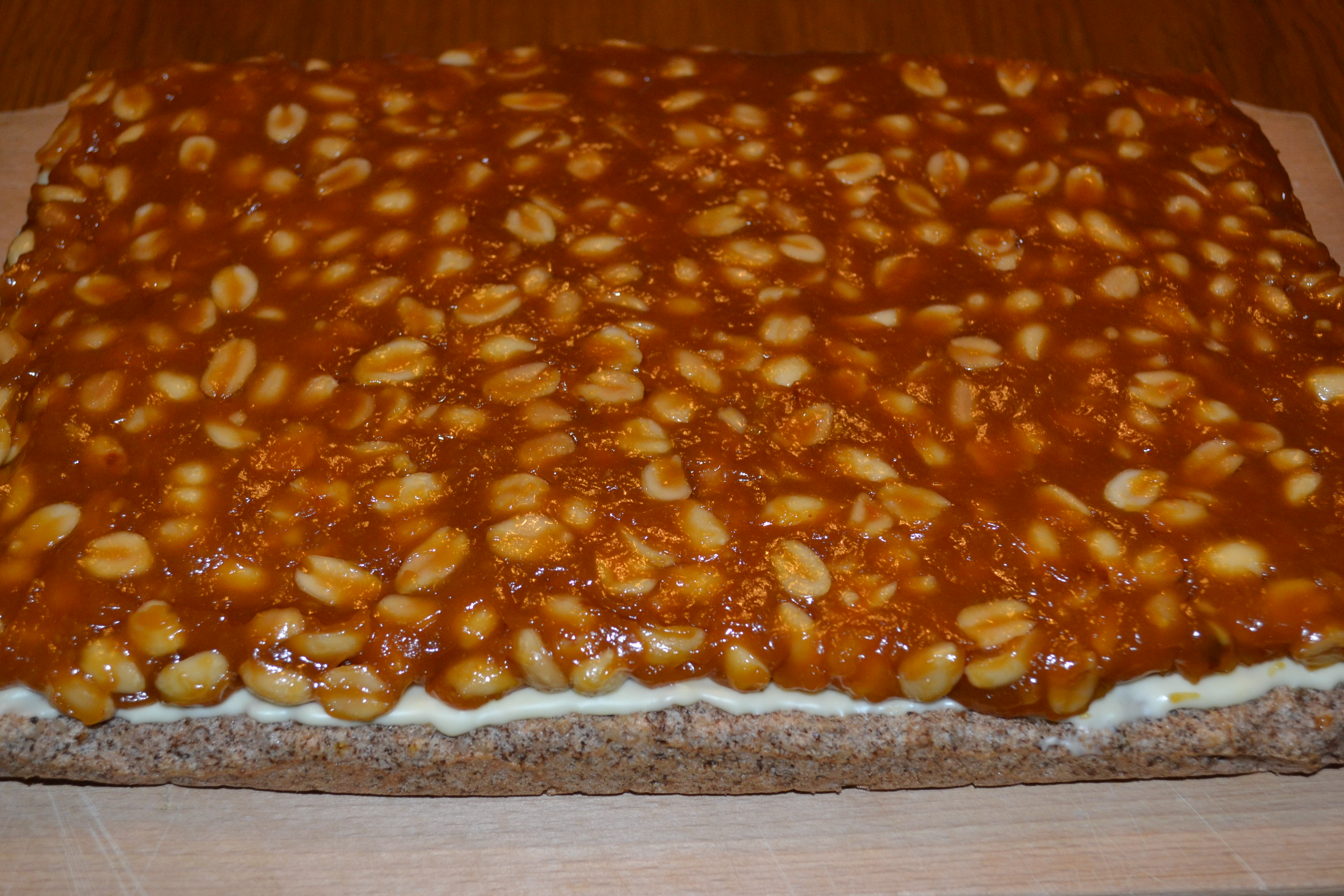 Prajitura cu alune si crema caramel (snikers de casa)