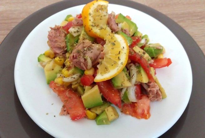 Salata de avocado cu ton