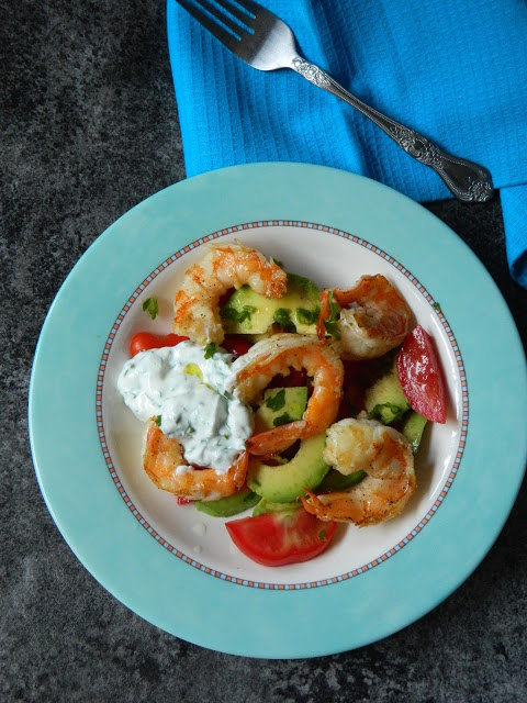 Salata de rosii, avocado si creveti