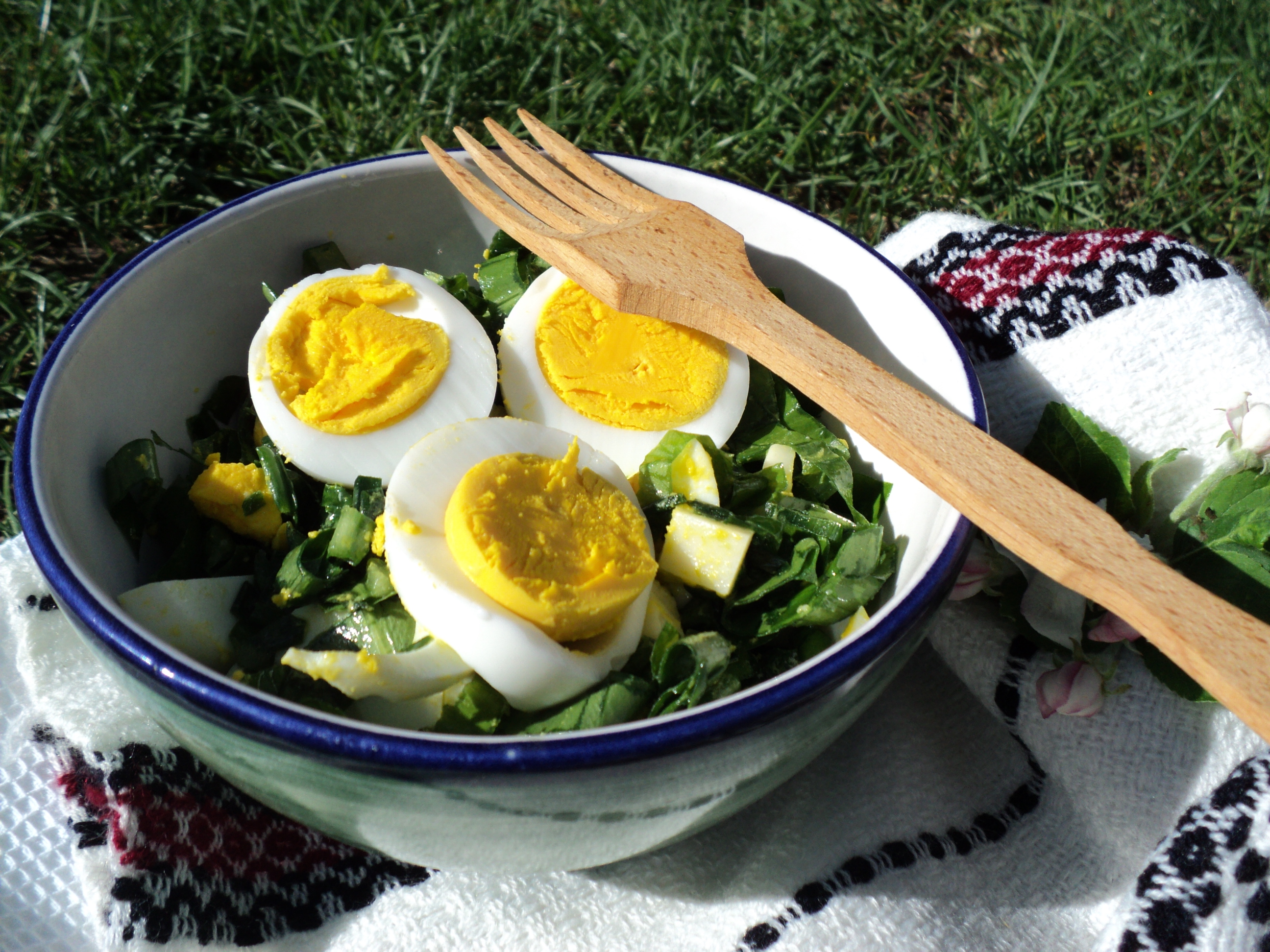 Salata de leurda, cu oua