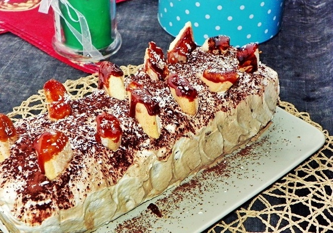 Desert tort cu piscoturi, crema de ciocolata si nuca