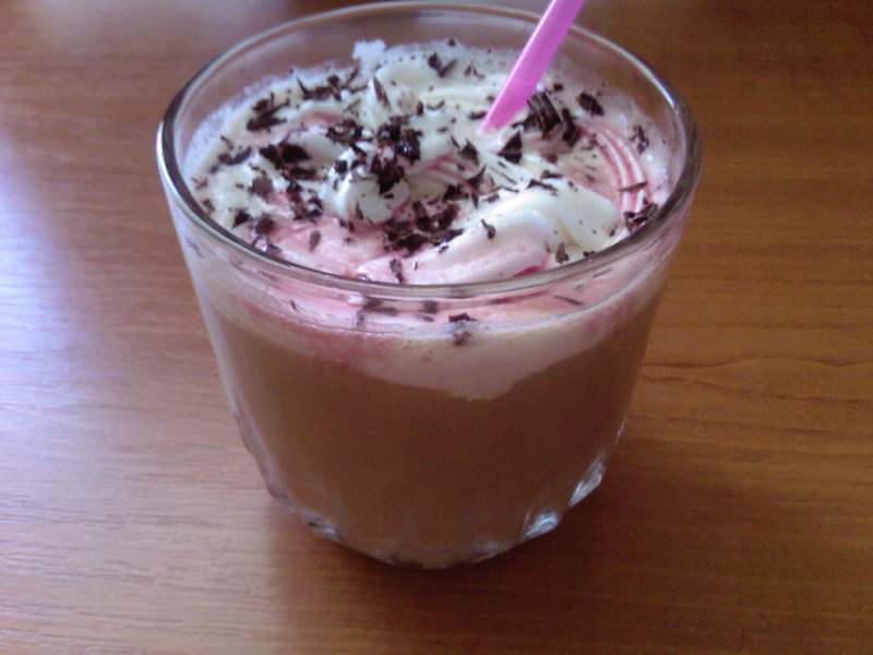 Frappe cu frisca si sirop de visine