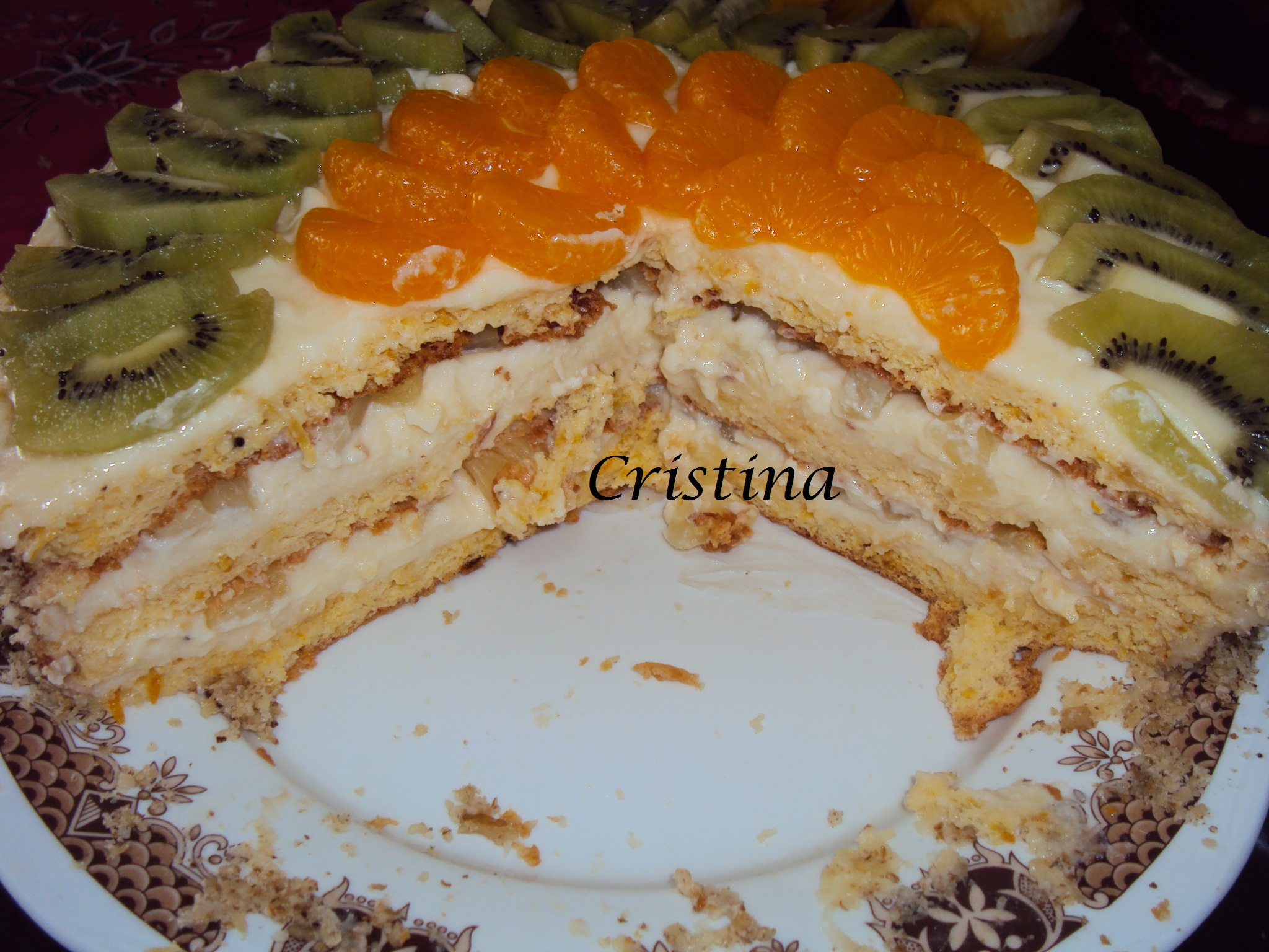 Desert tort cu crema de vanilie si fructe