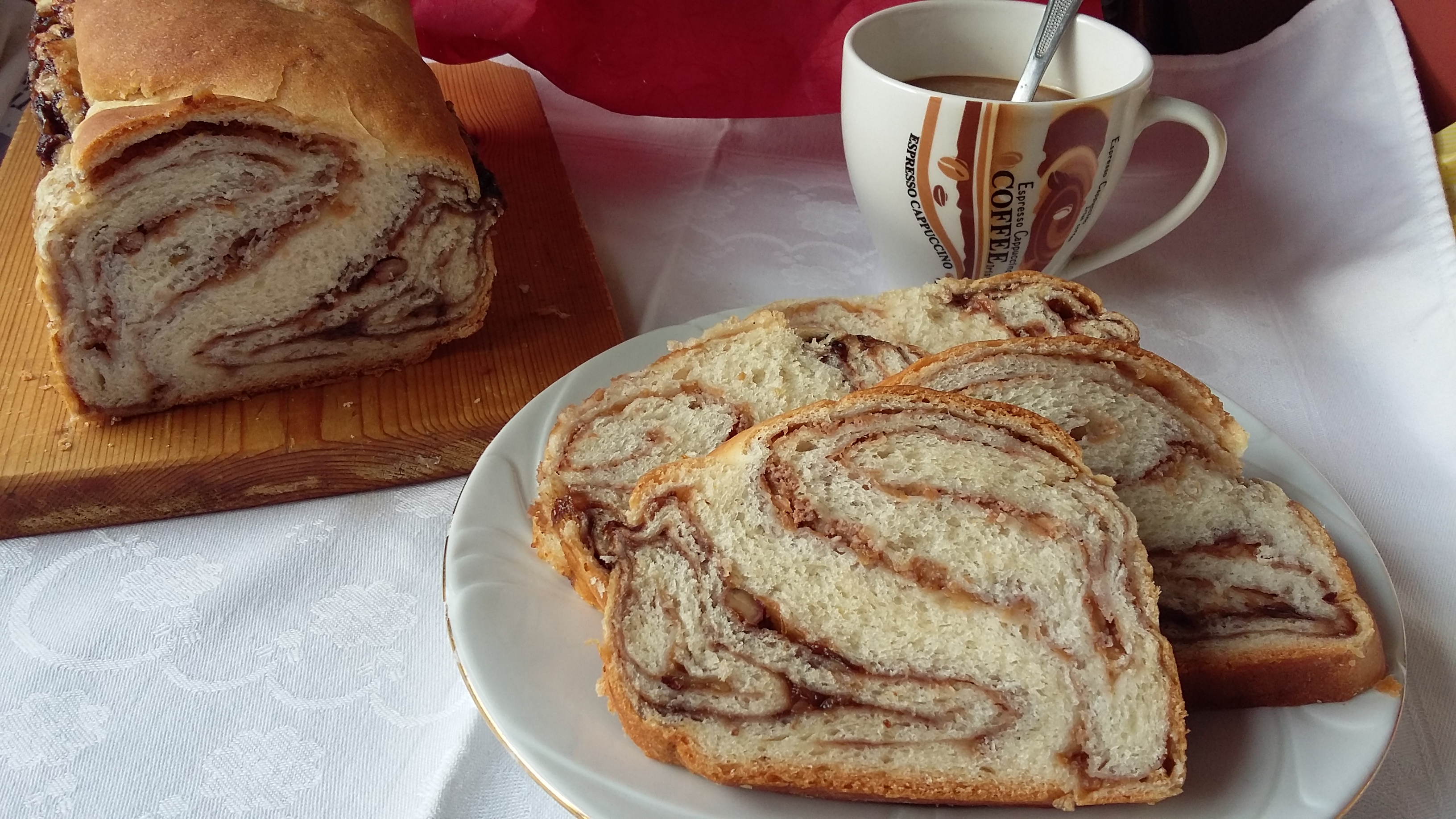 Desert cozonac cu mere, nuca si gem de prune (de post)