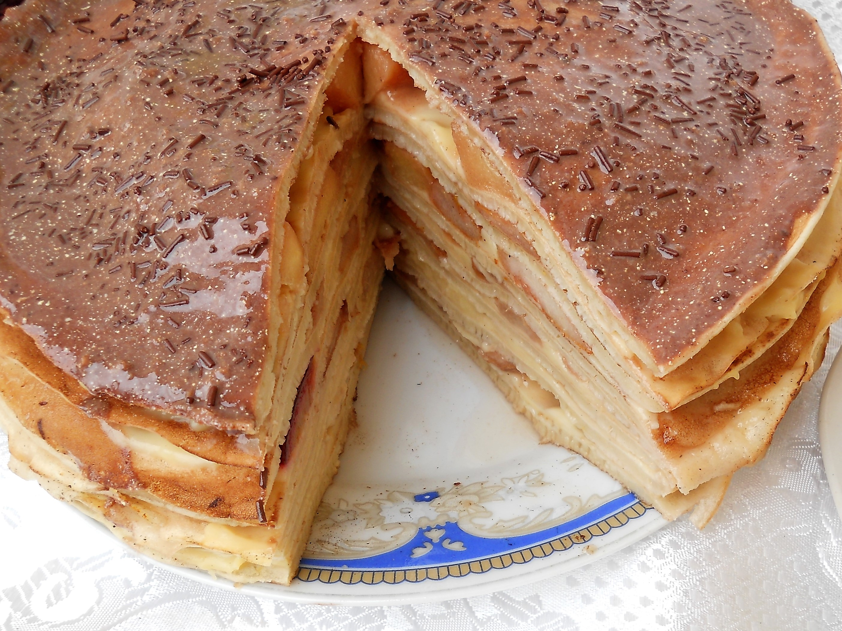 Desert tort de clatite cu fructe