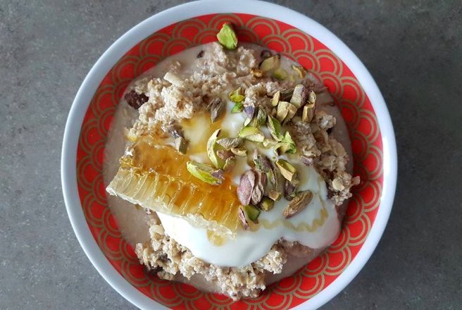 Bircher Muesli cu miere, cocos si fistic