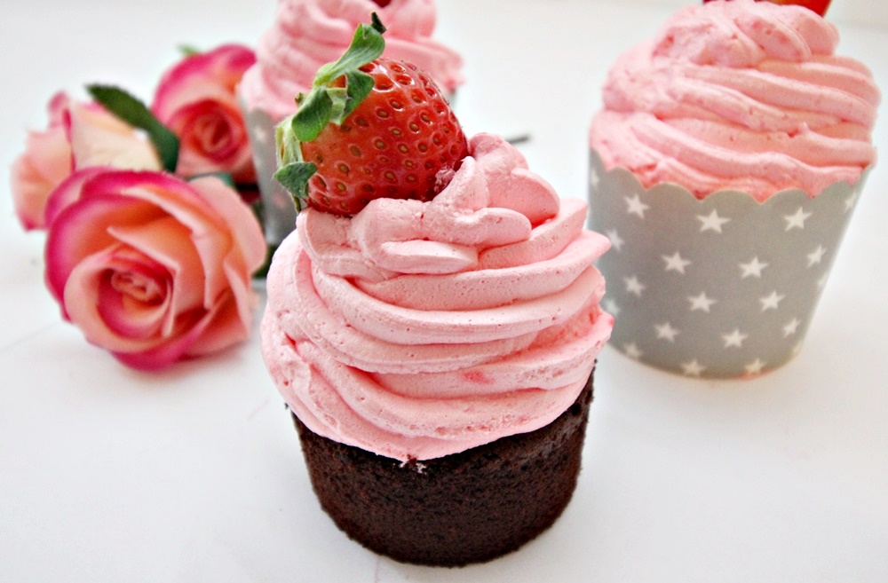 Desert cupcakes cu capsuni