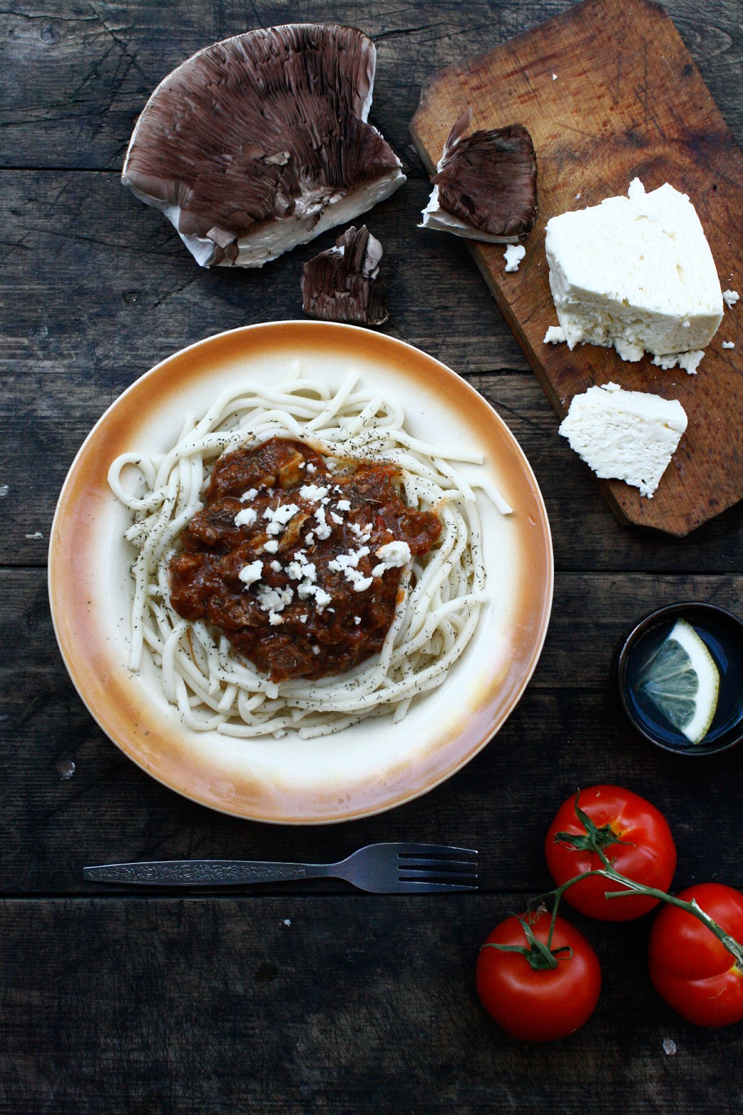 Spaghete cu sos de rosii si carne de vita