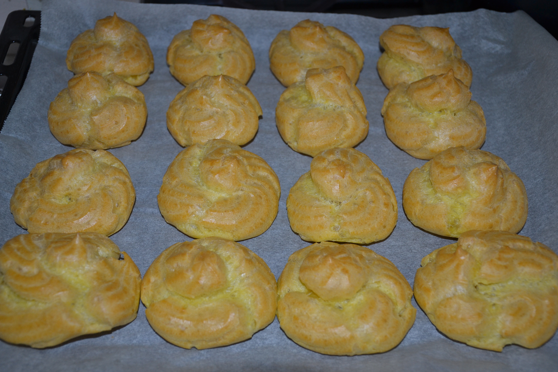 Desert choux a la creme cu capsuni