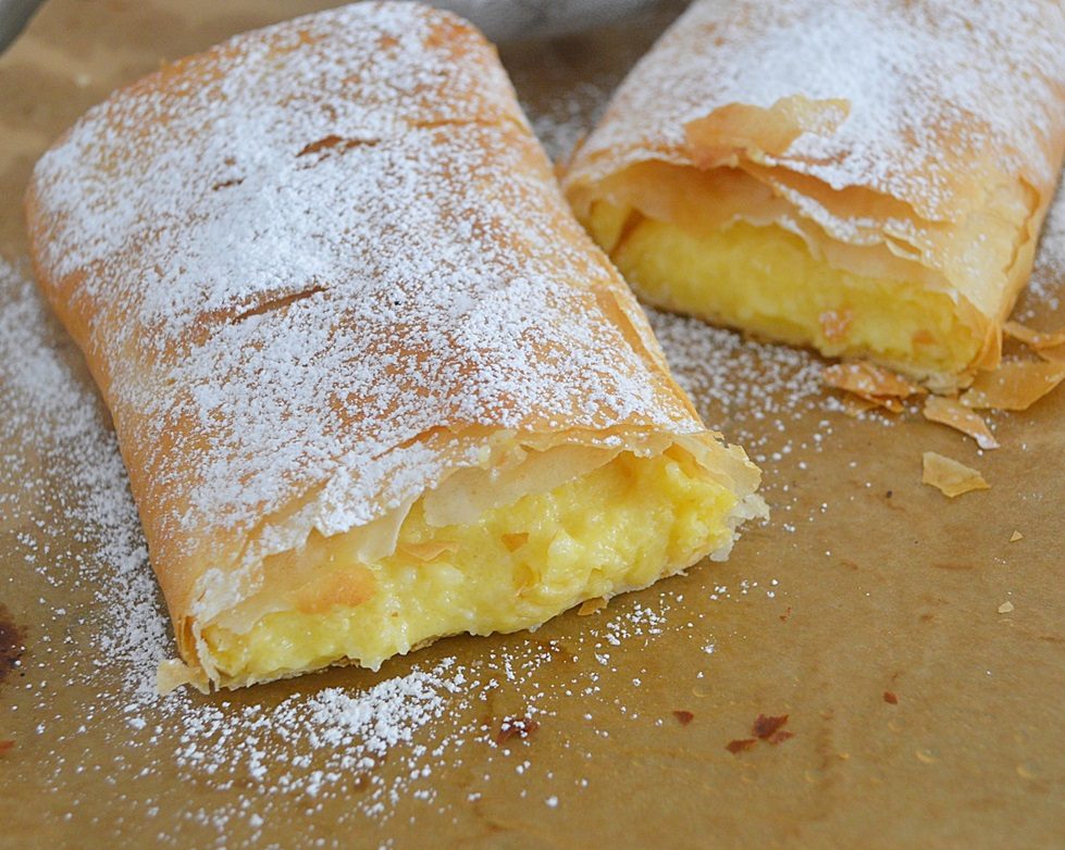 Desert bougatsa – placinta cu crema de vanilie