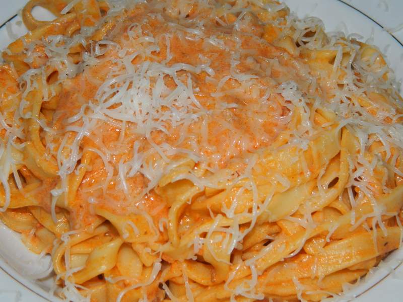 Tagliatelle cu sos bolognese