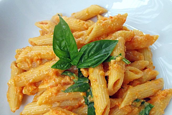 Penne cu pesto de ardei gras