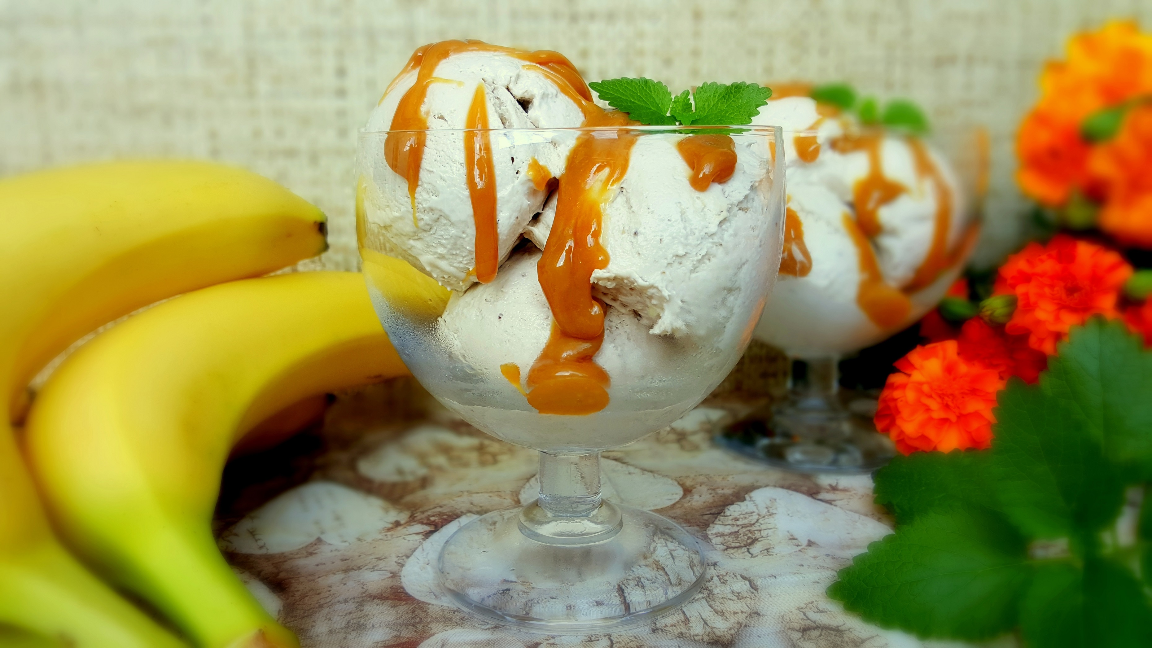 Desert inghetata cu banane si caramel