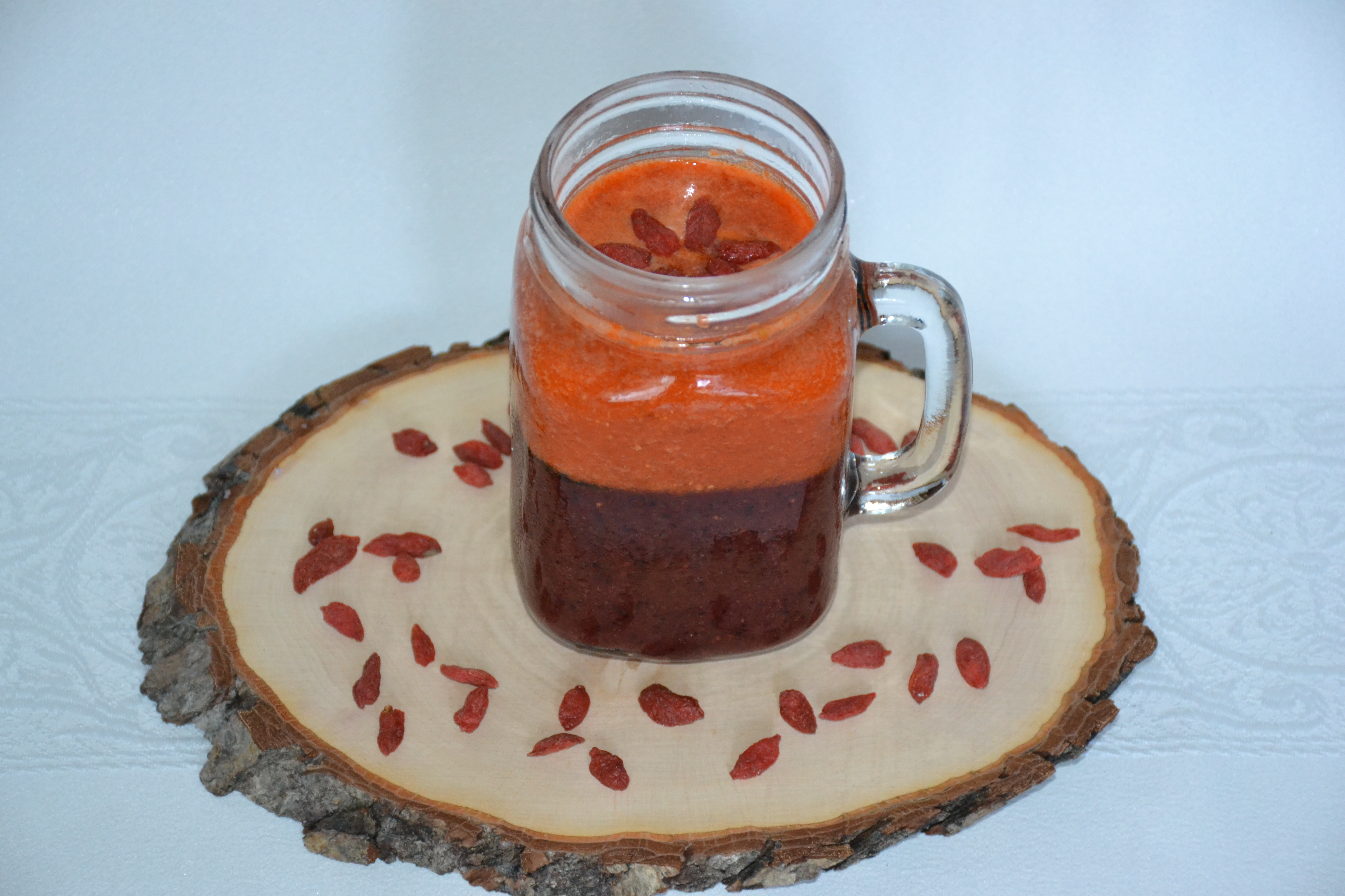 Smoothie revigorant cu fructe de goji si apa de cocos