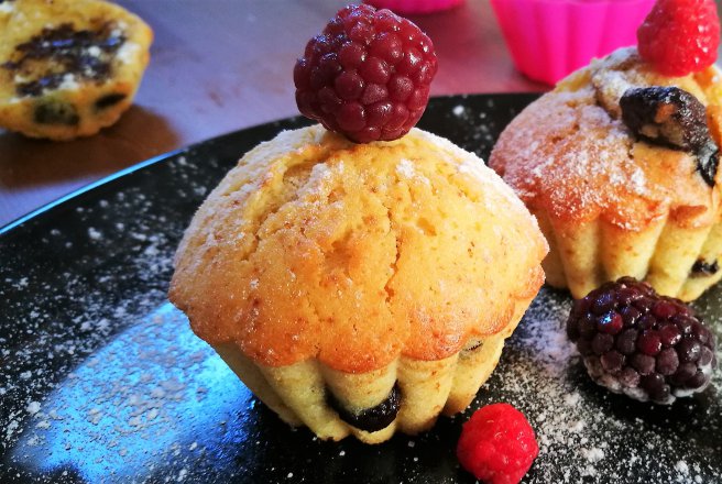 Desert muffins cu vanilie si inima de ciocolata