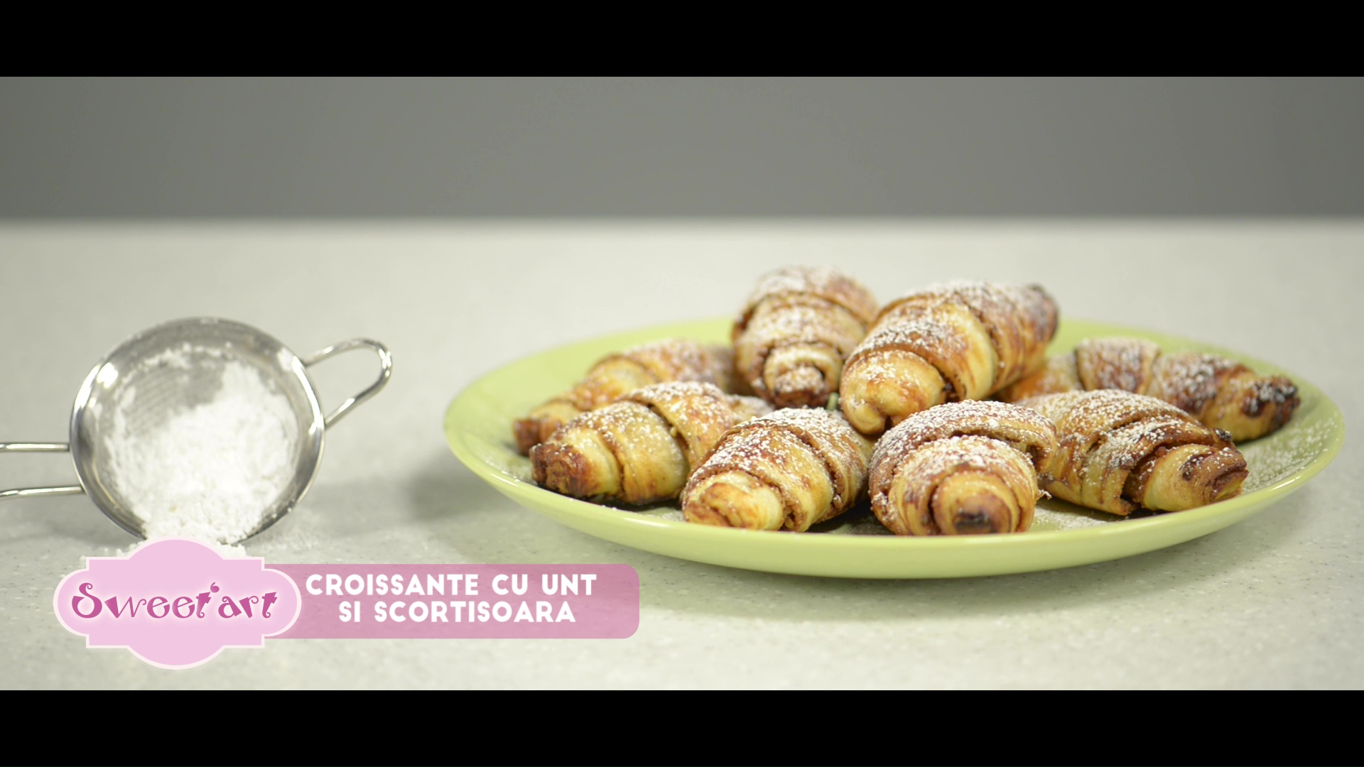 Desert croissante cu unt si scortisoara