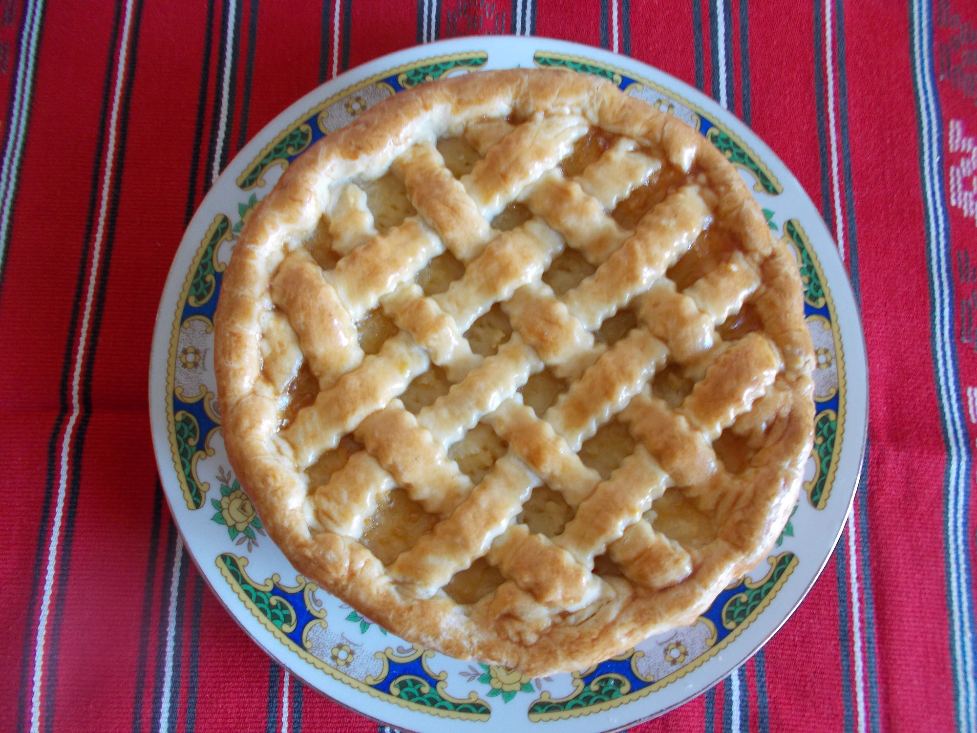 Desert tarta cu grilaj si crema de vanilie