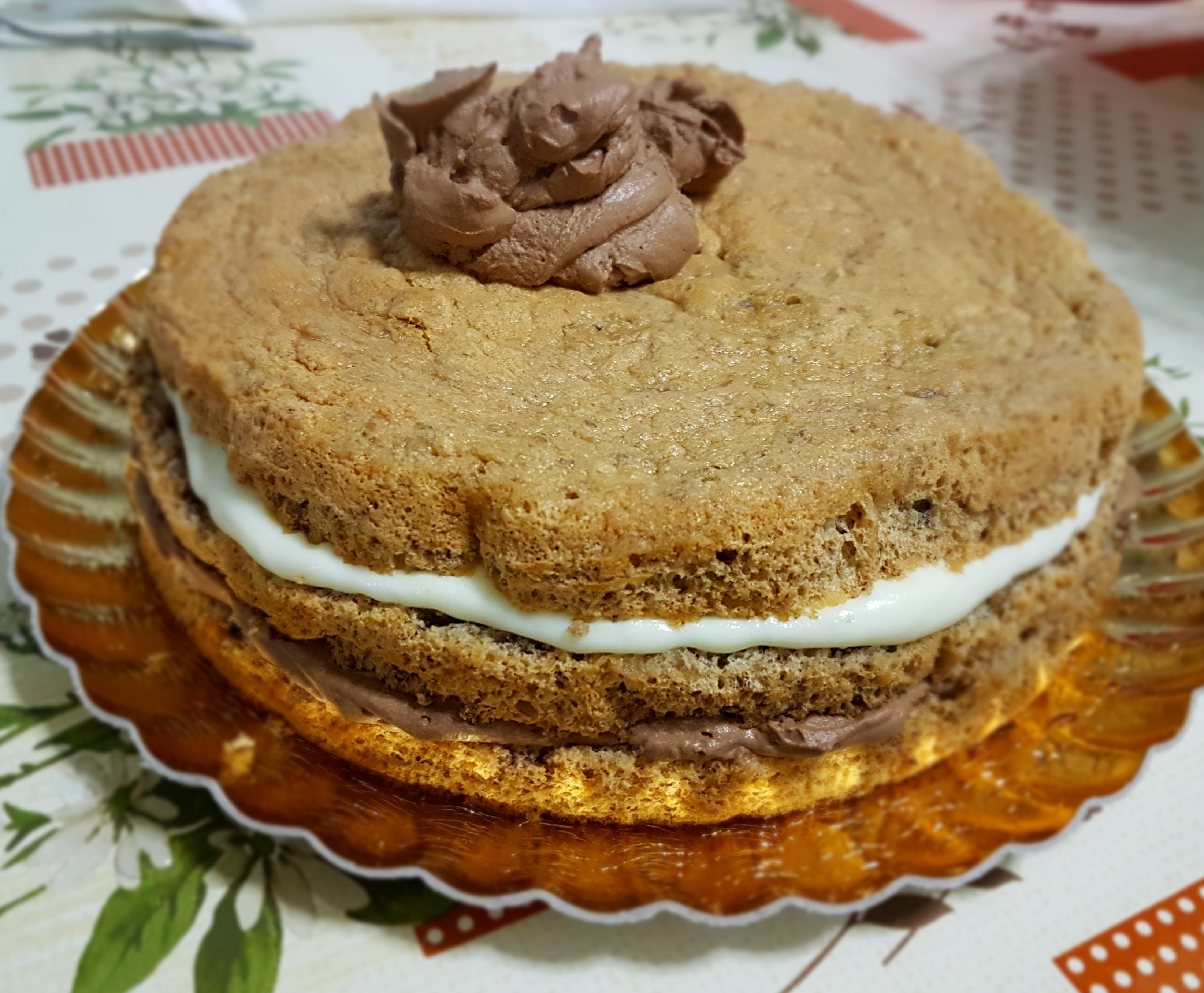 Desert tort cu crema de ciocolata si crema de branza cu lapte condensat