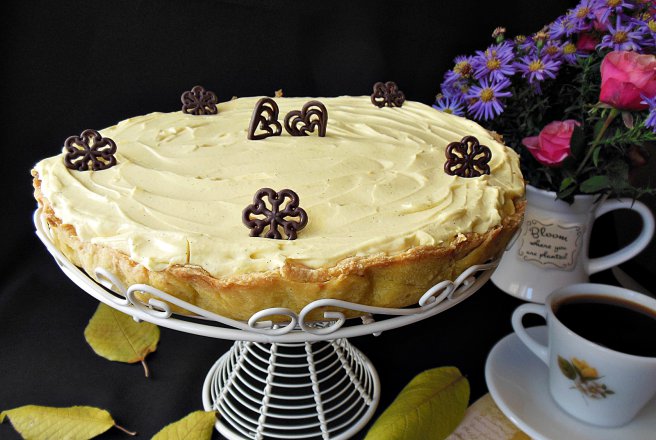 Desert tarta cu caramel, ananas si crema de vanilie