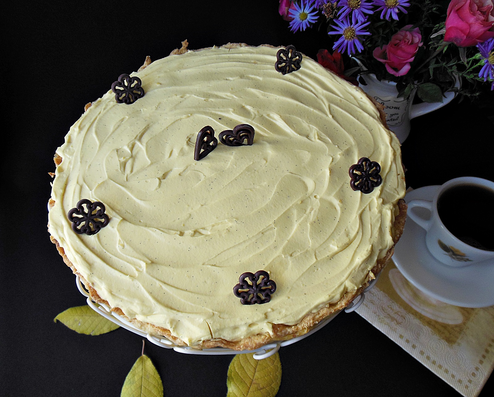 Desert tarta cu caramel, ananas si crema de vanilie