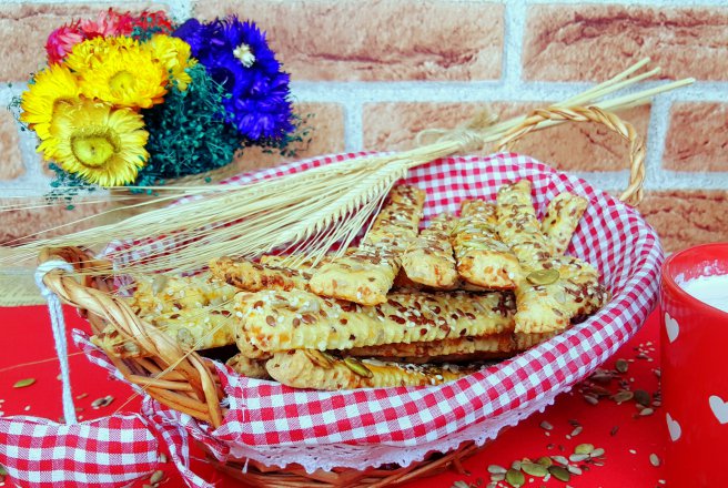 Aperitiv saratele cu branza si mix de seminte