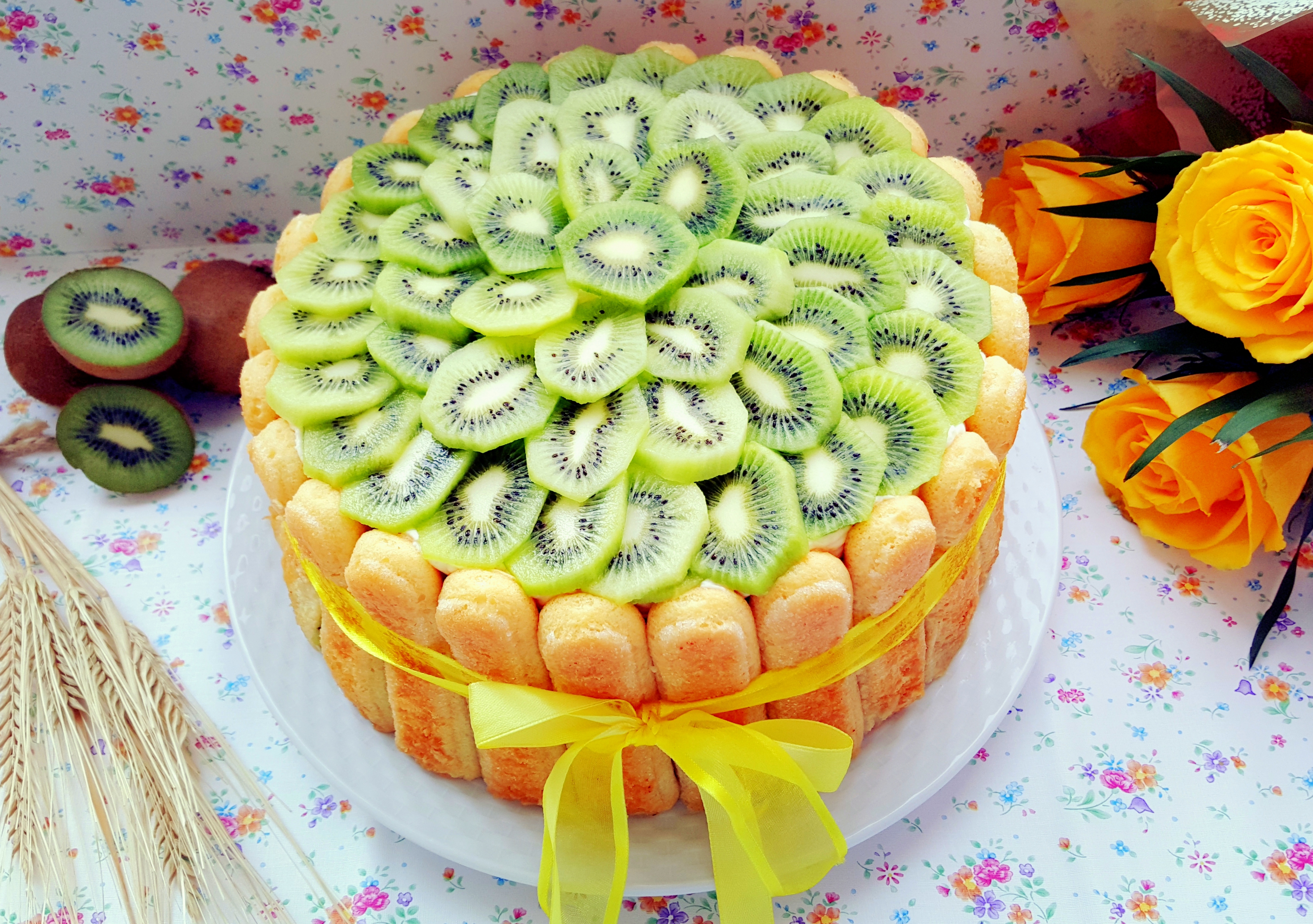 Desert tort cu crema de vanilie, kiwi si ananas