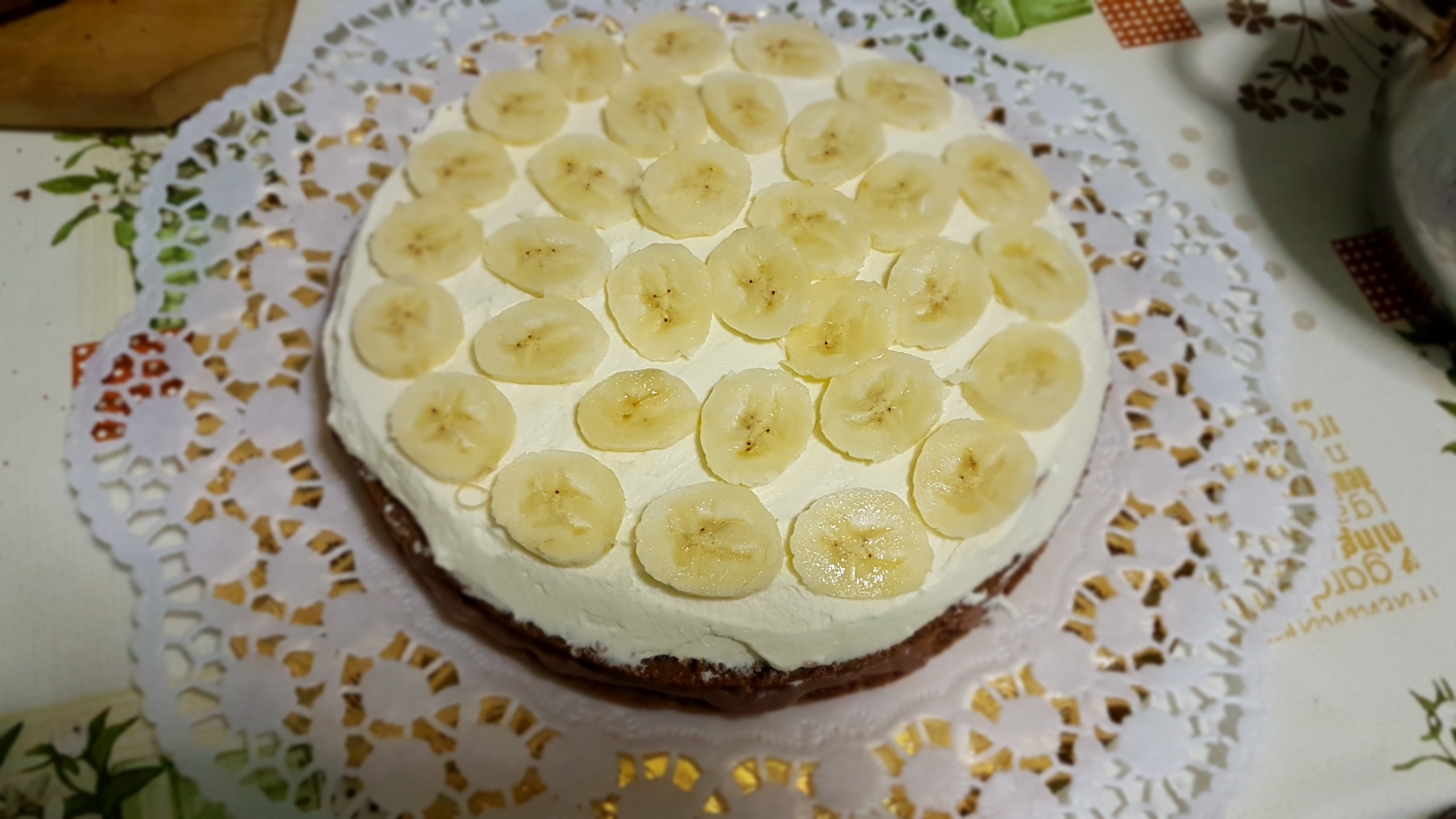 Desert tort cu ciocolata si migdale, mascarpone si banane