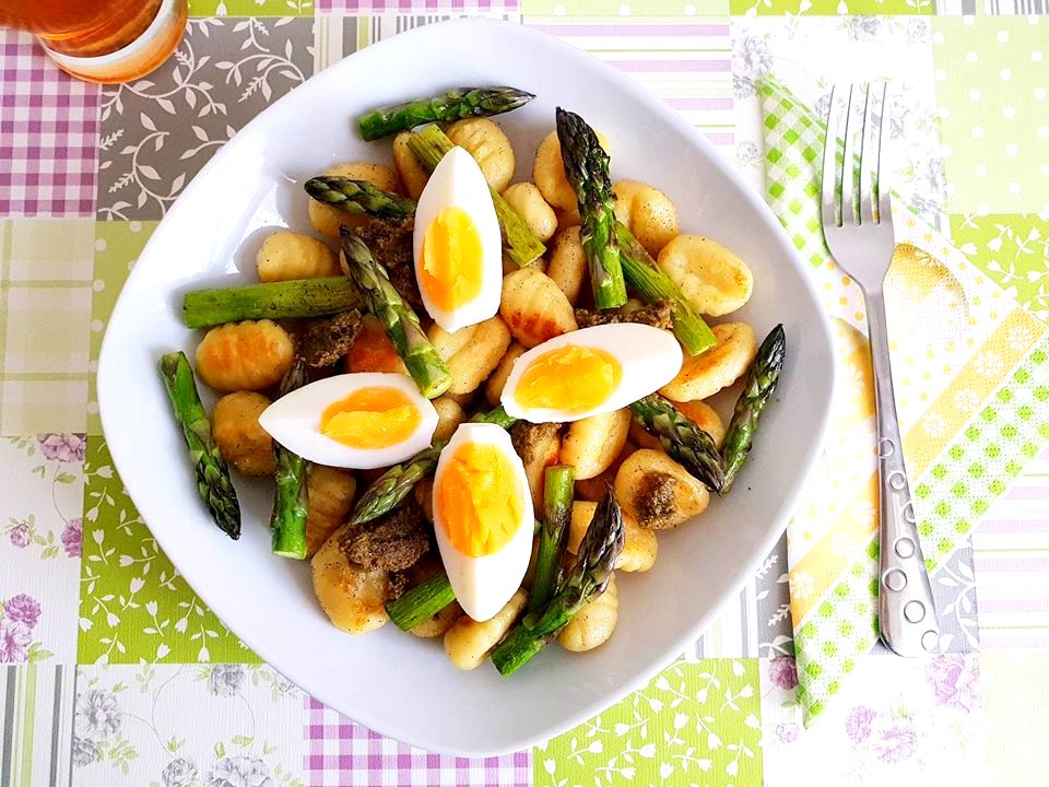 Gnocchi cu sparanghel si pesto