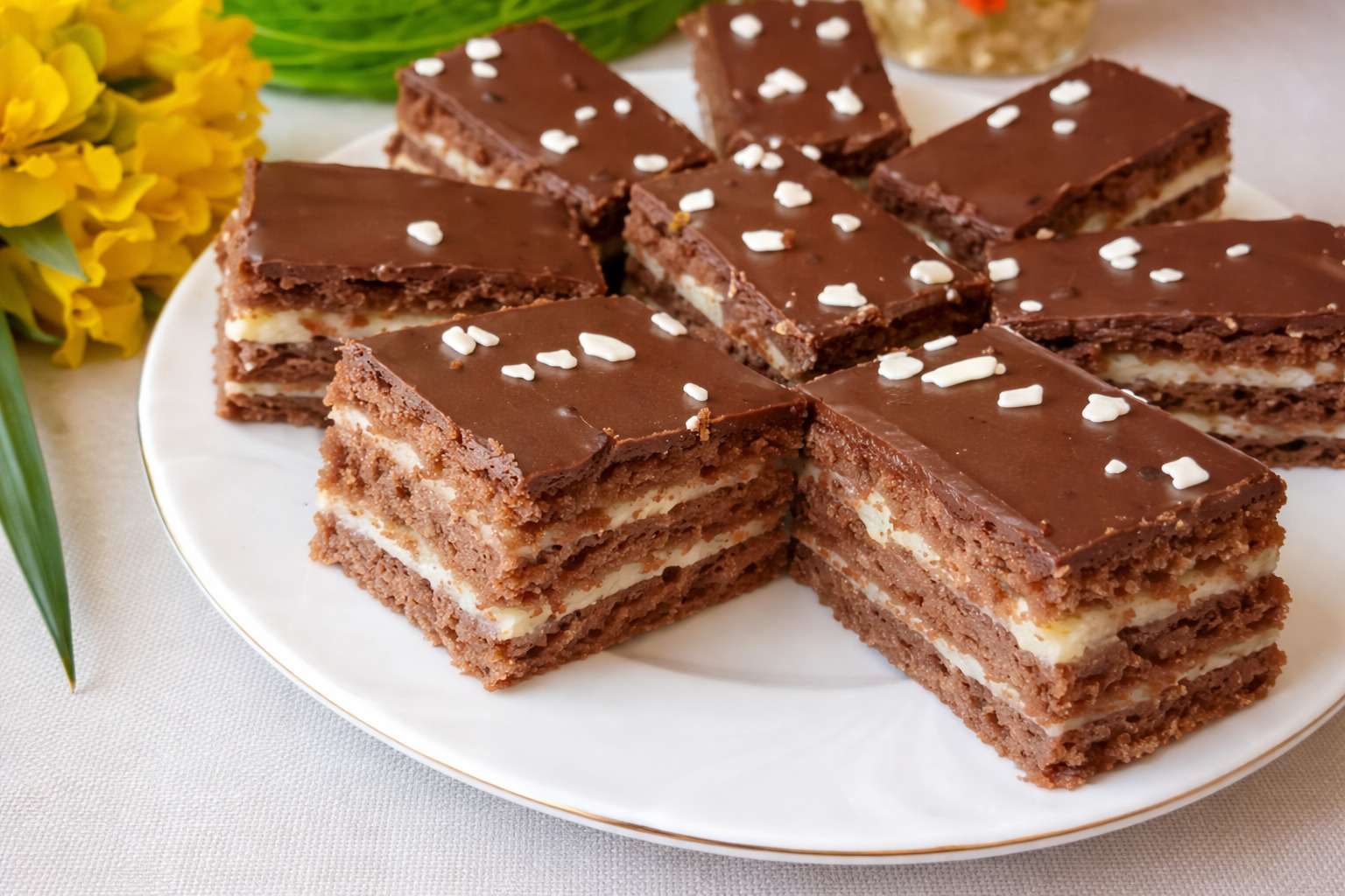Desert prajitura cu foi de cacao si crema cu lapte condensat
