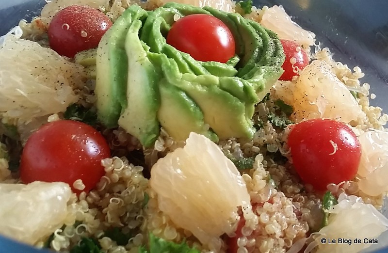 Salata cu quinoa, avocado si grapefruit