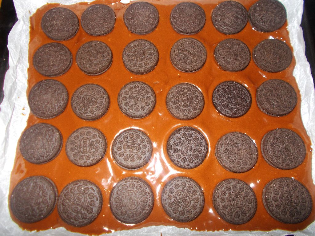 Desert prajitura cu branza dulce si biscuiti Oreo