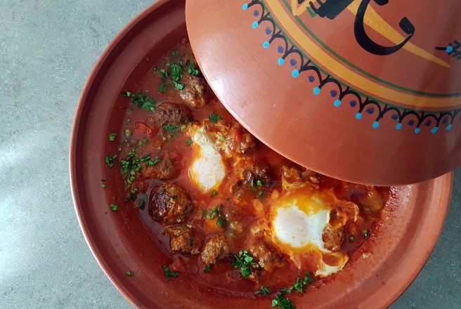 Kefta Mkaouara (Tajine cu chiftele si oua, in sos de rosii)