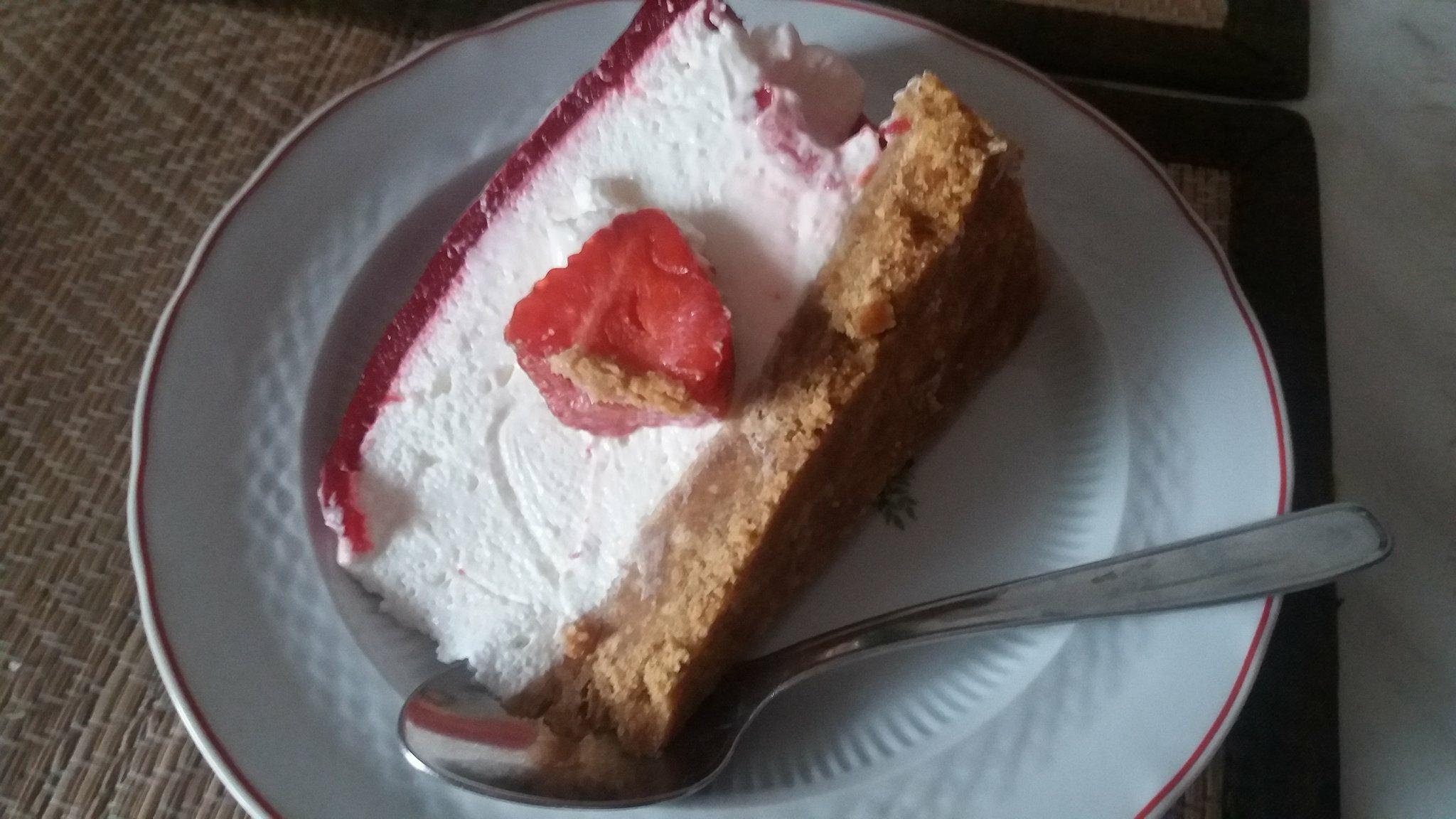 Desert cheescake de capsuni si jeleu de visine