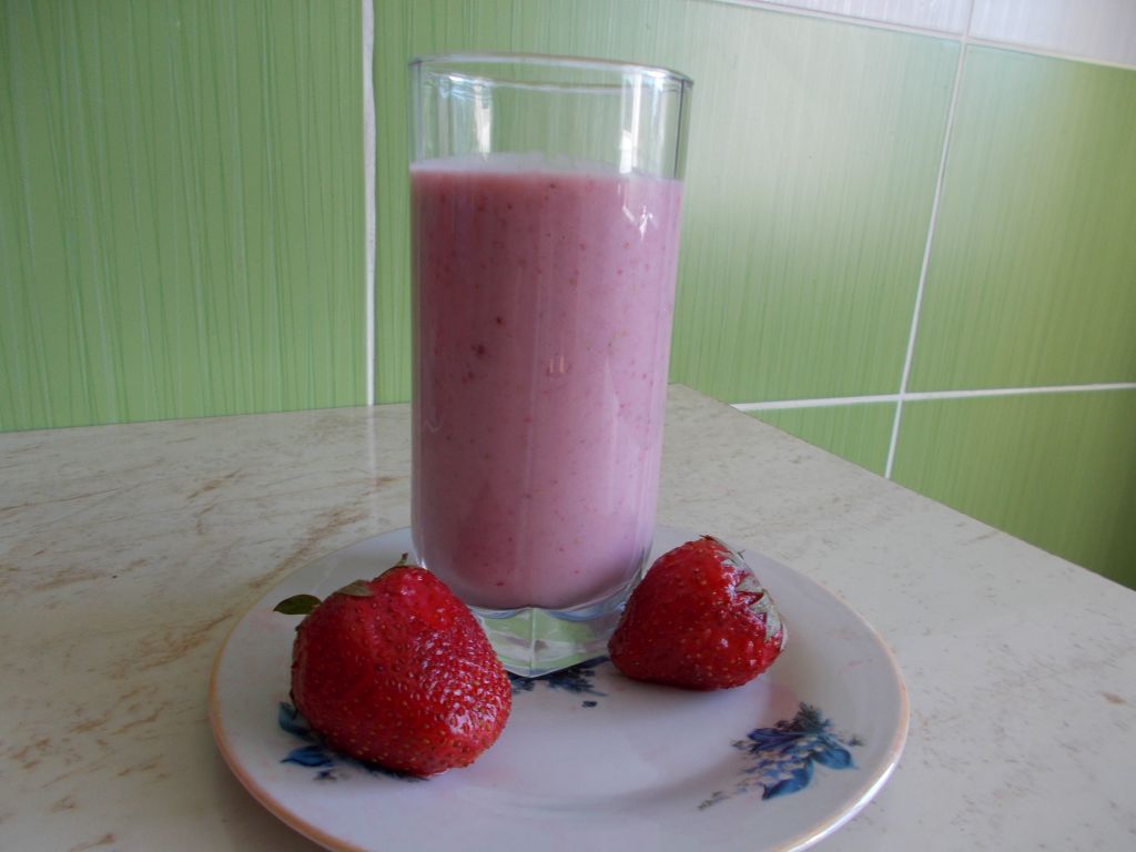 Smoothie & Milkshake de banane si capsuni