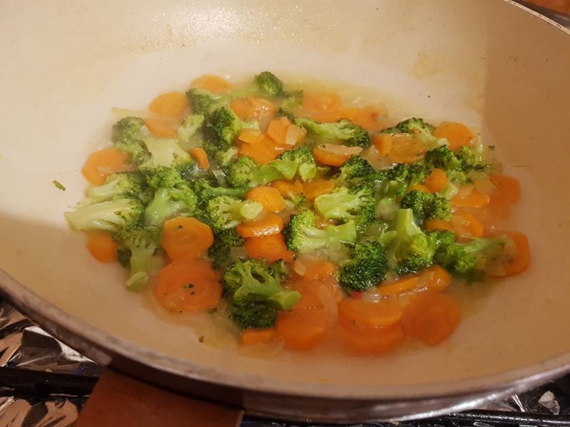 Creveti cu broccoli si legume sote