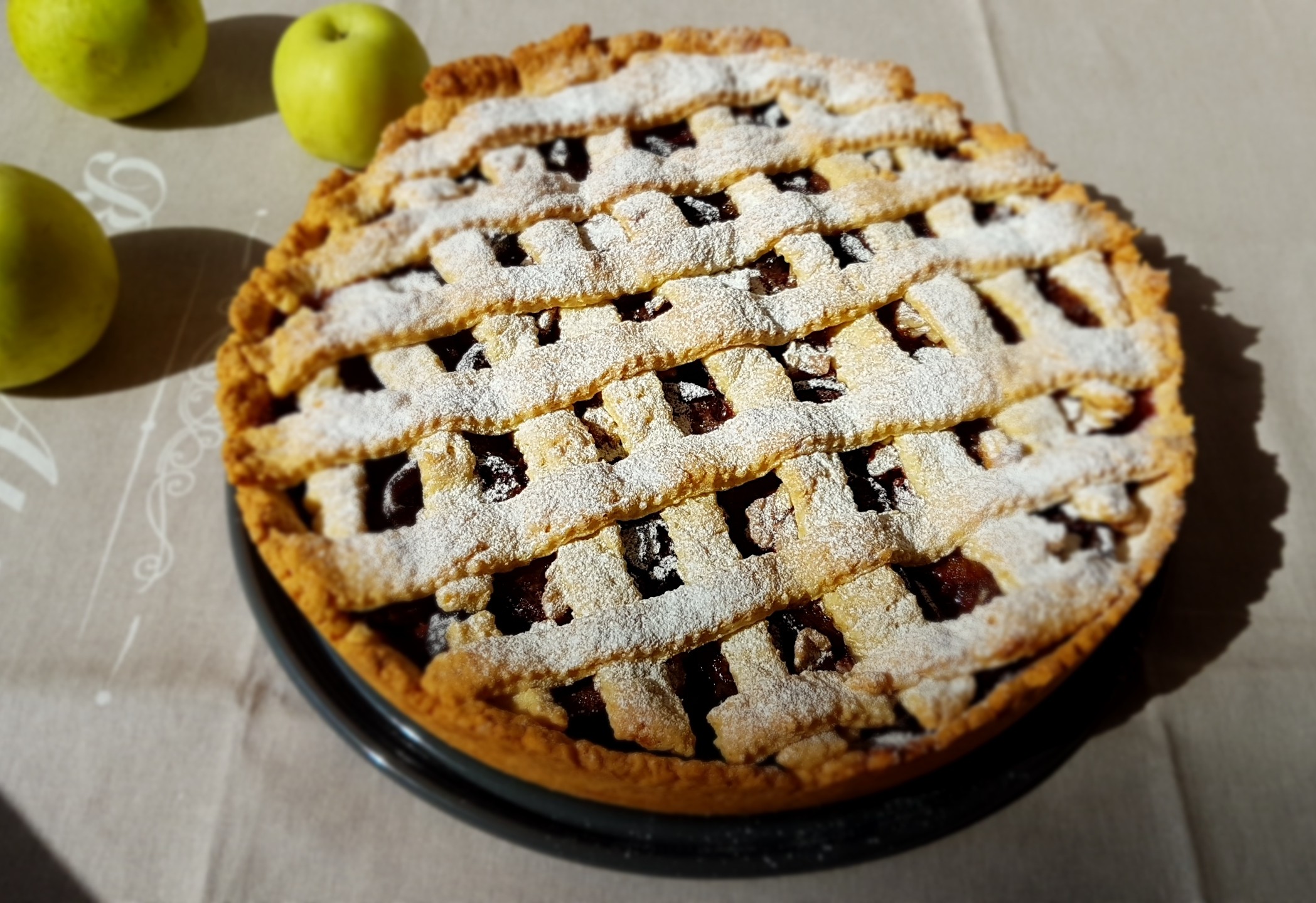 Desert tarta cu prune, mere si nuci