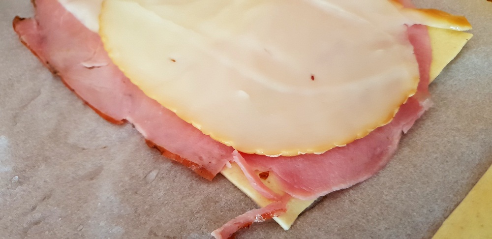 Cannelloni cu prosciutto si branza