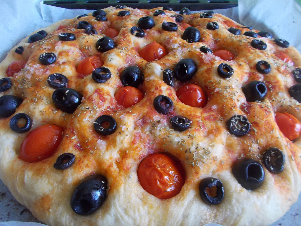 Foccacia cu masline si rosii