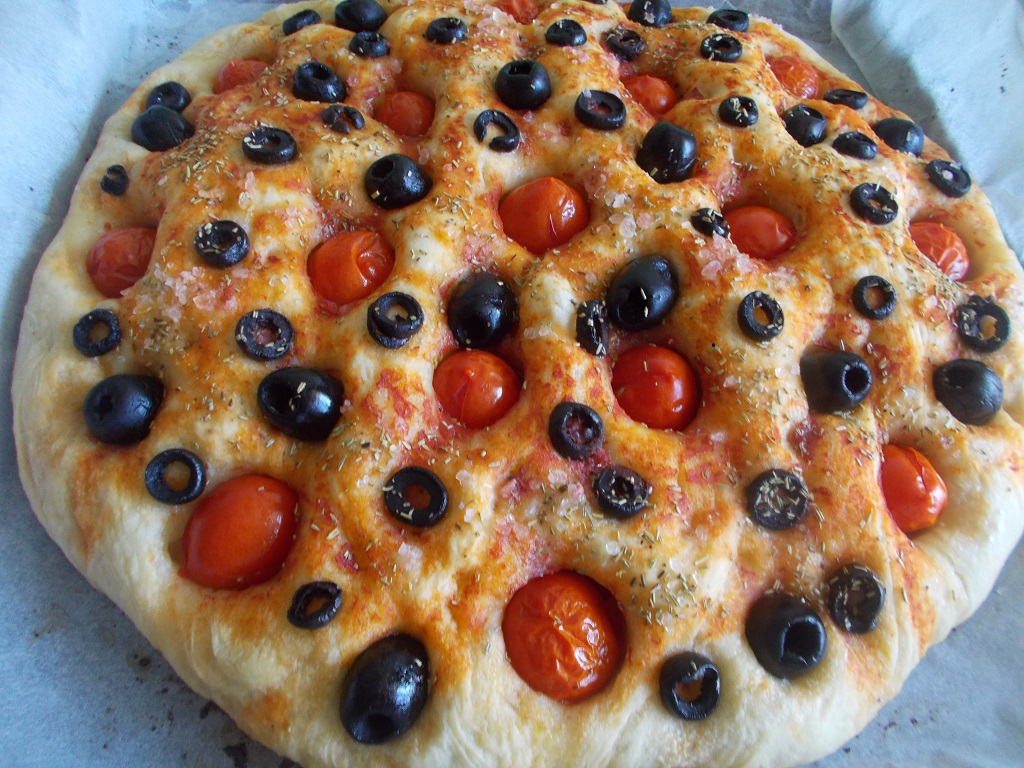 Foccacia cu masline si rosii