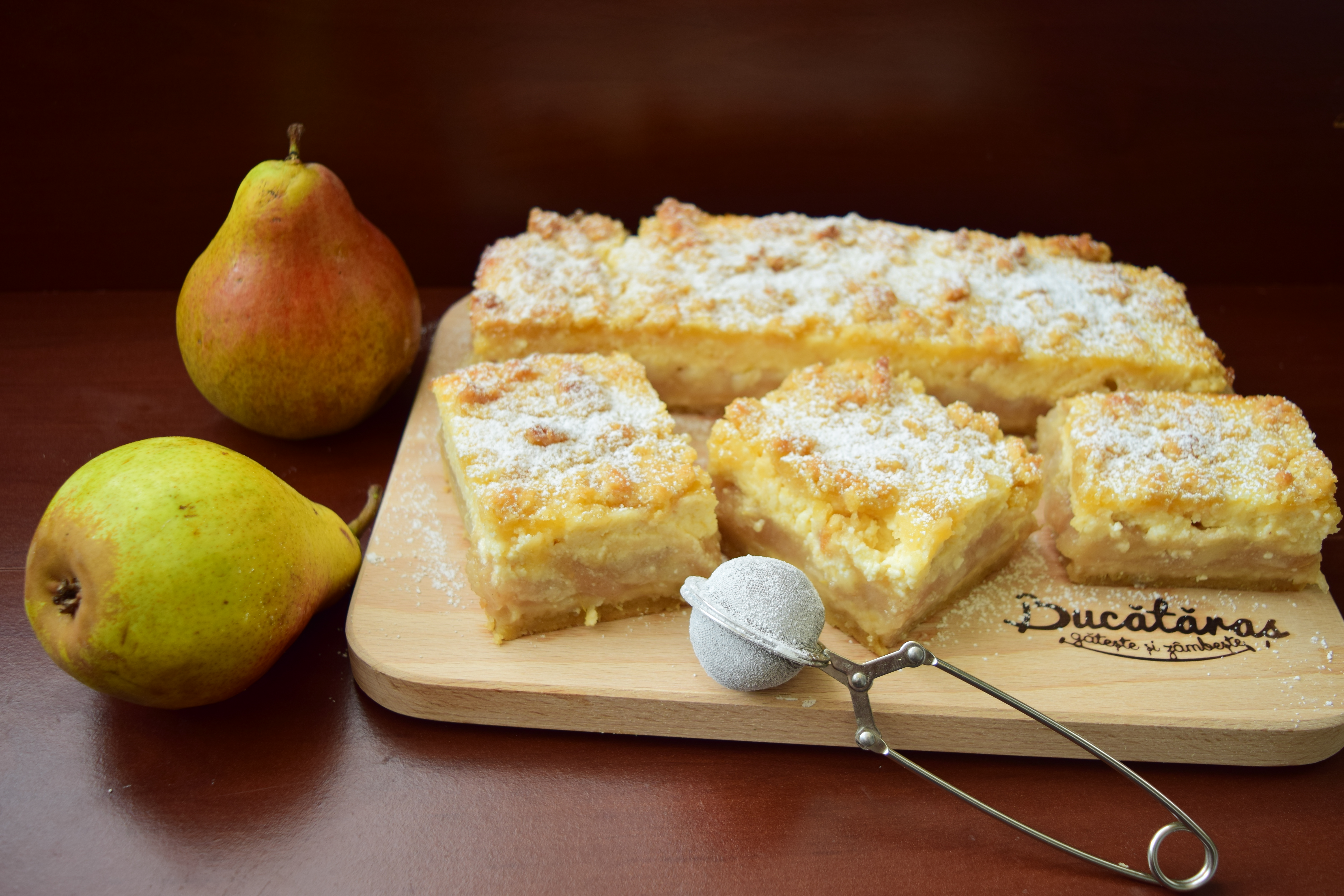 Desert prajitura cu pere de toamna si crema de branza cu aroma de vanilie