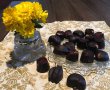 Desert bomboane de ciocolata neagra cu visine si migdale-0