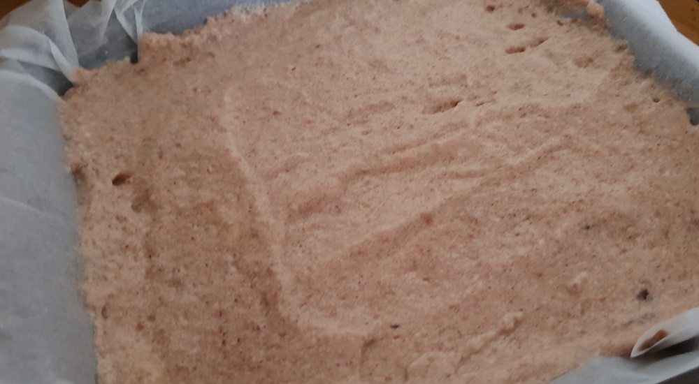 Desert prajitura insiropata cu ciocolata si crema de mascarpone