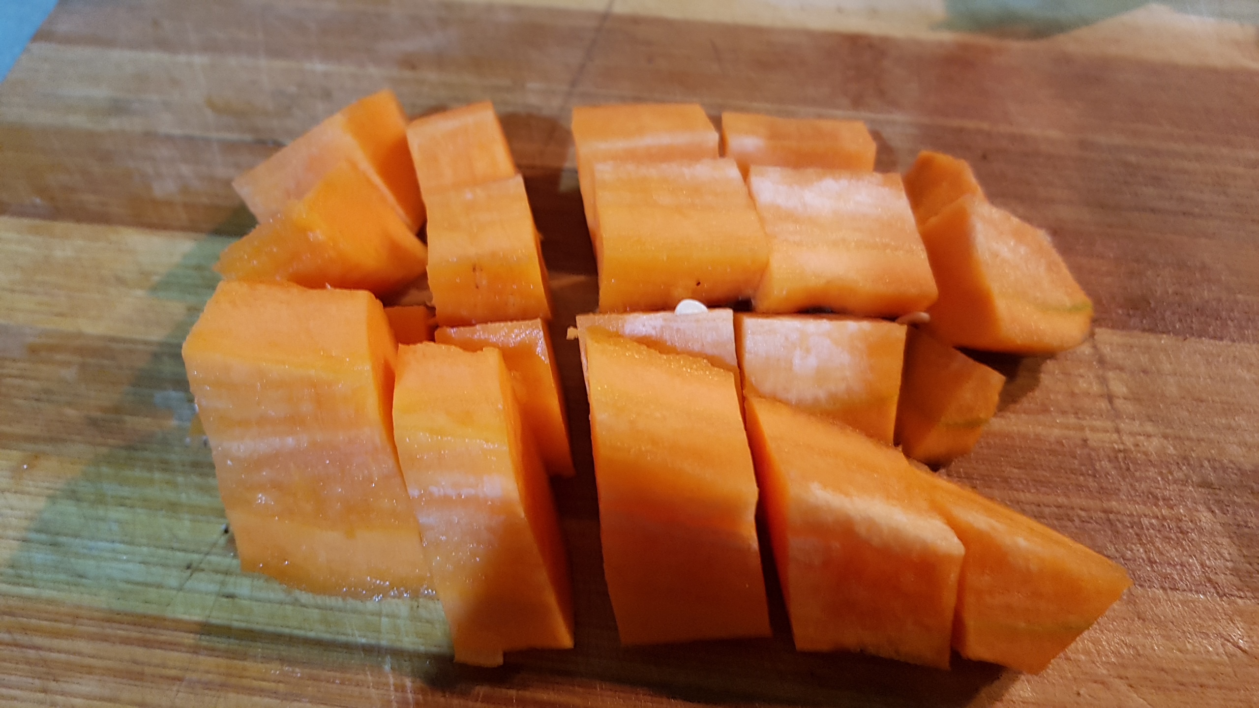 Ciorba de salata verde cu carnati  si parmezan