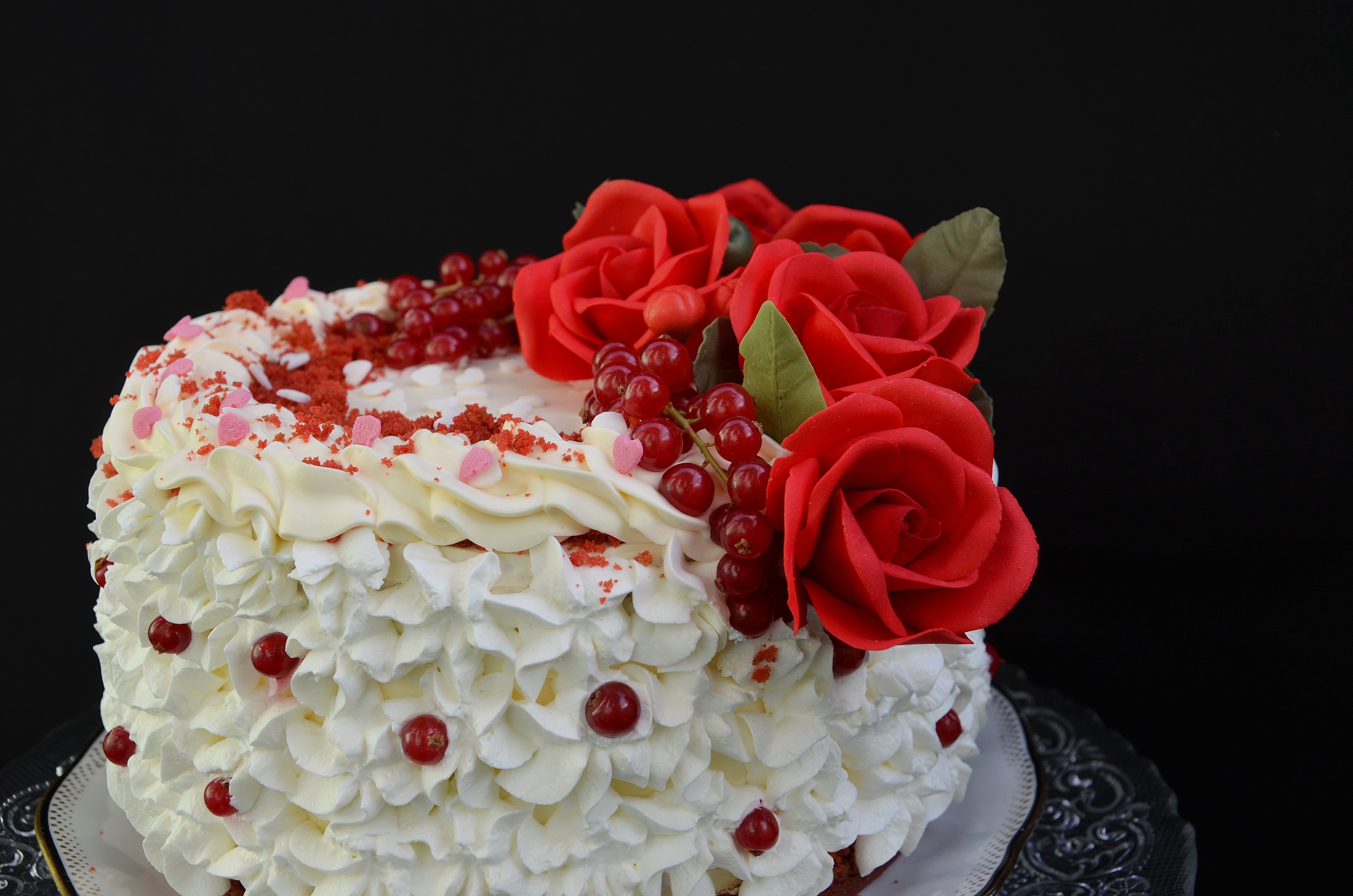 Tort Red Velvet, cu crema de branza si lamaie