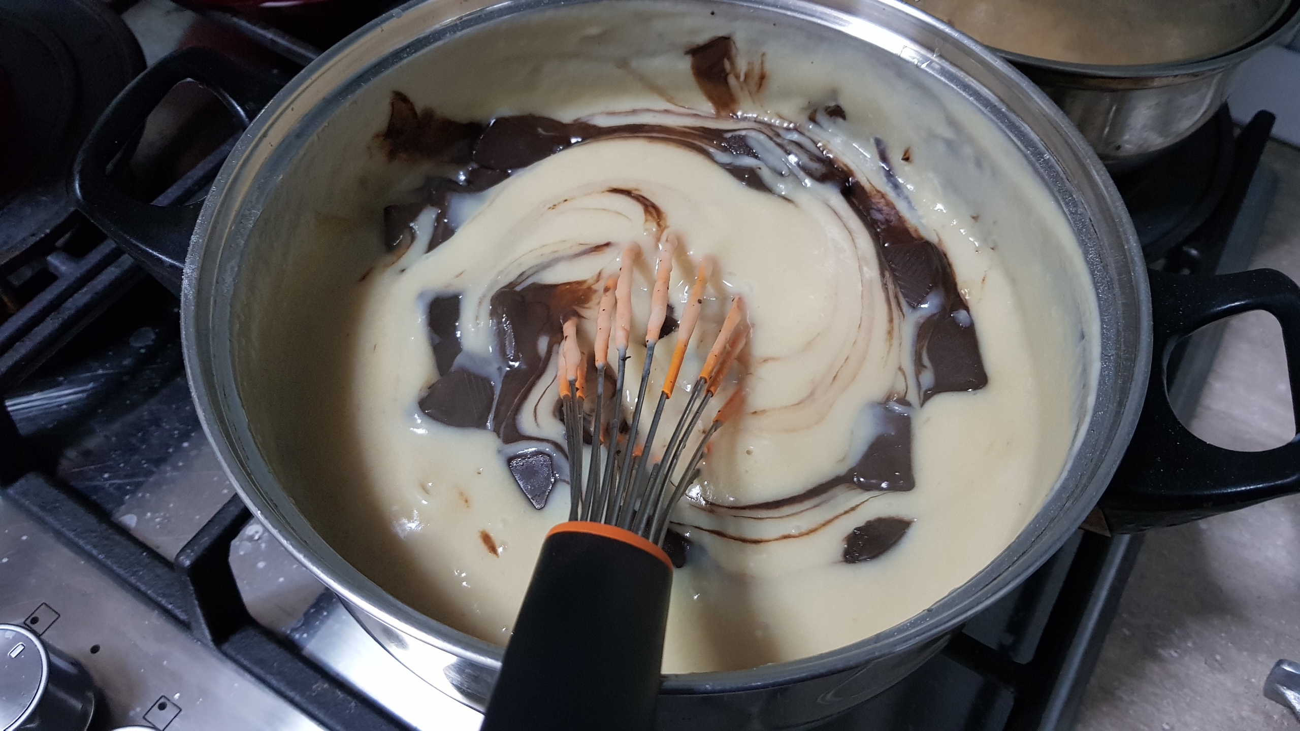 Desert prajitura cu foi si crema de ciocolata