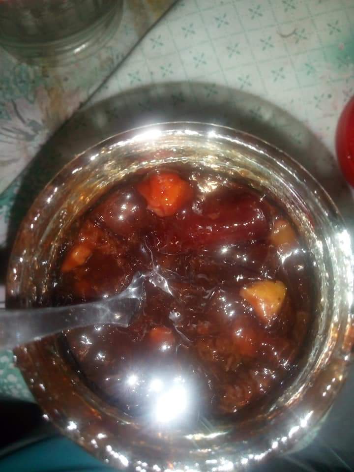 Dulceata de prune cu miez de nuca