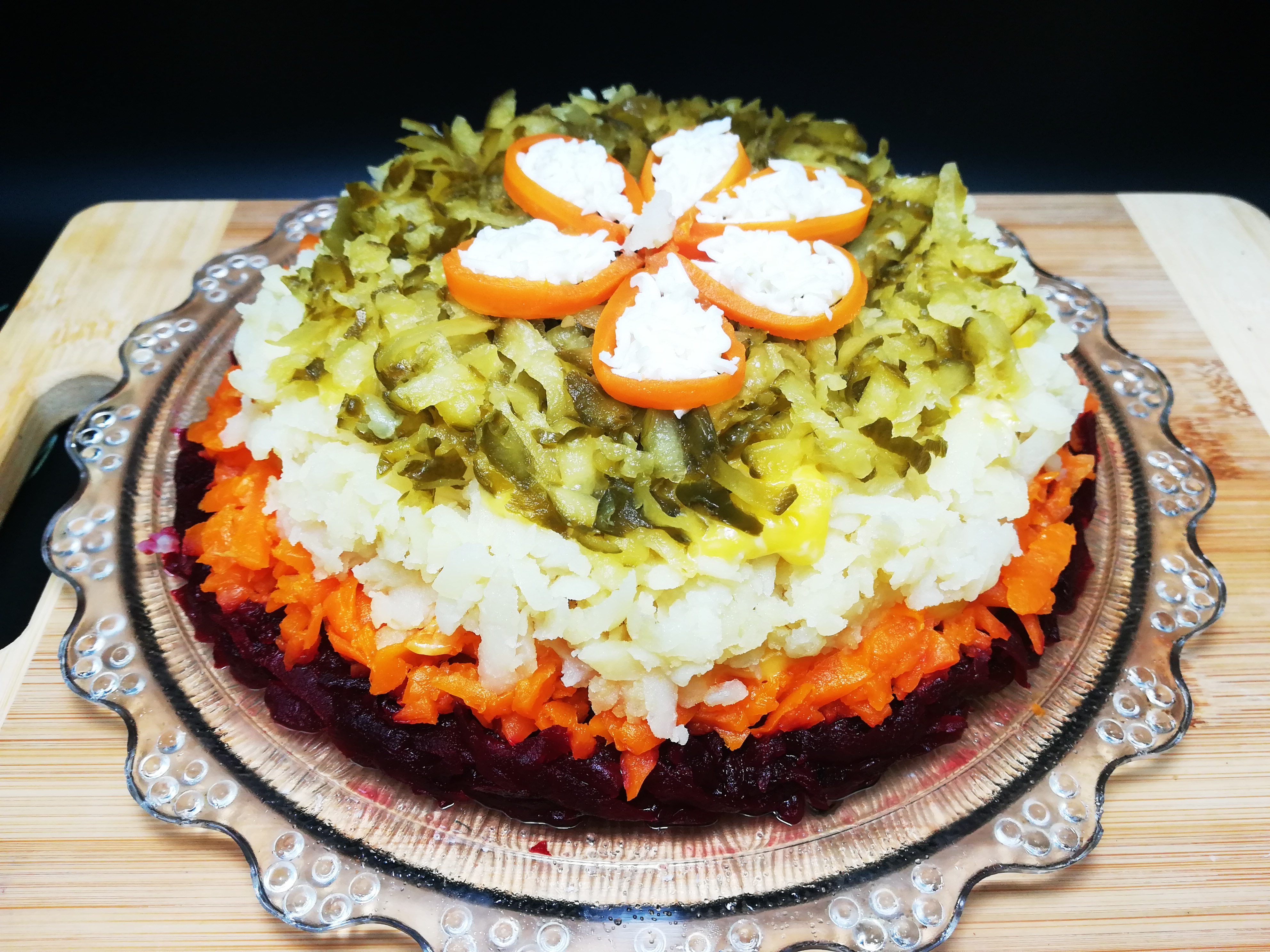 Salata in straturi cu legume si maioneza