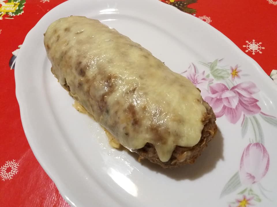 Rulada din carne tocata cu legume si cascaval