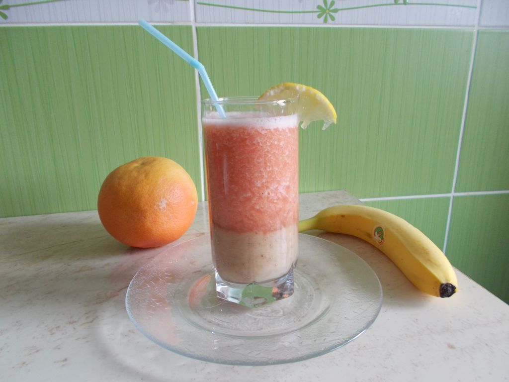 Smoothie de banana si grapefruit