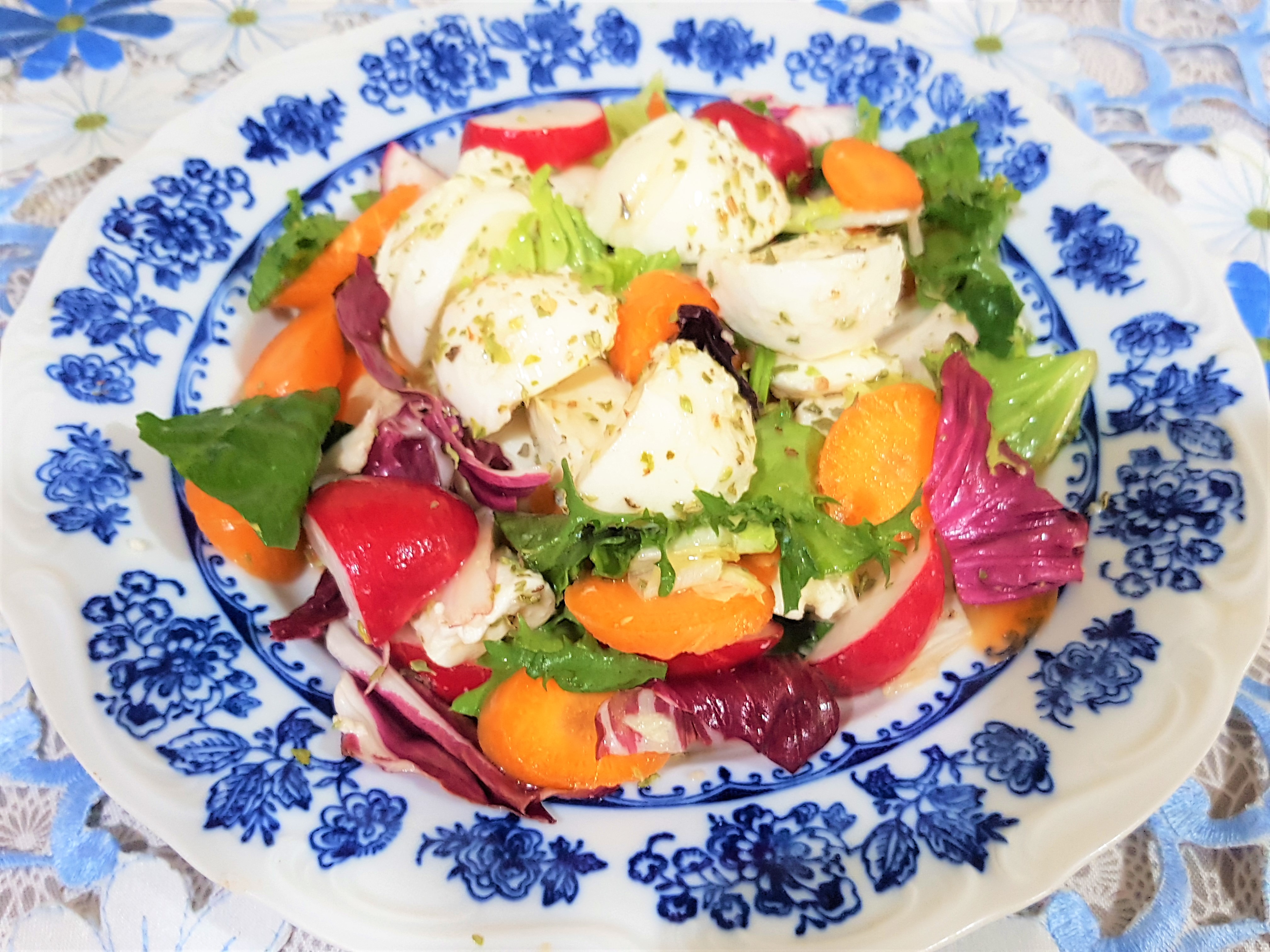 Salata cu mozzarella- bocconcini